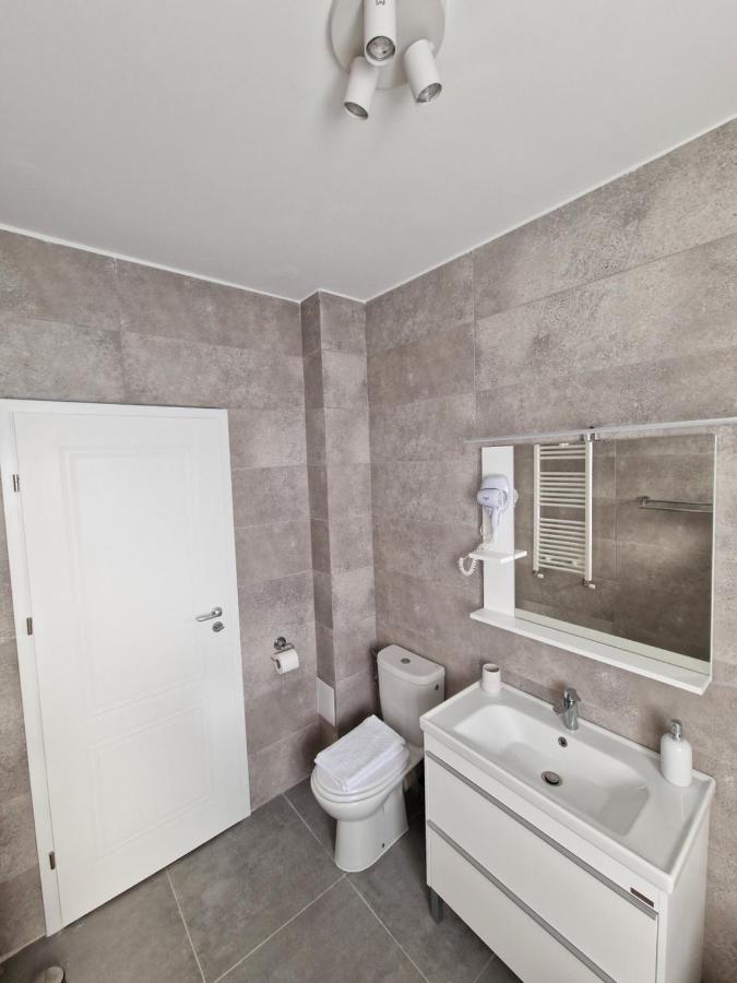 Vic Apartament โดรเบตา-ตูร์นู เซเวริน ภายนอก รูปภาพ
