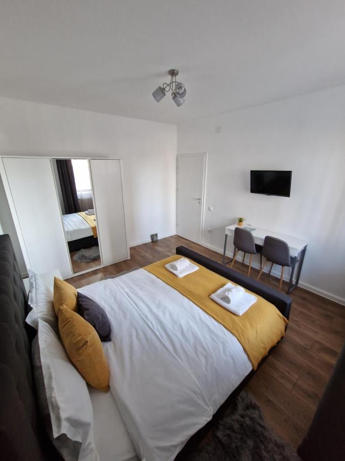 Vic Apartament โดรเบตา-ตูร์นู เซเวริน ภายนอก รูปภาพ